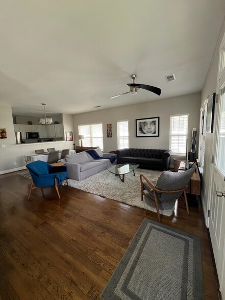 Building Photo - 105 Woodside Cir