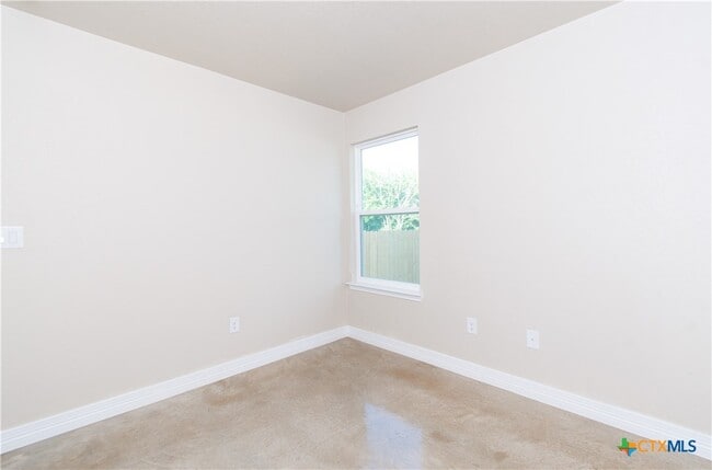 Building Photo - 806 White Meadow Ln