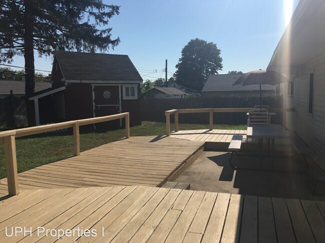 Building Photo - 3 br, 1 bath House - 84 Black Pine