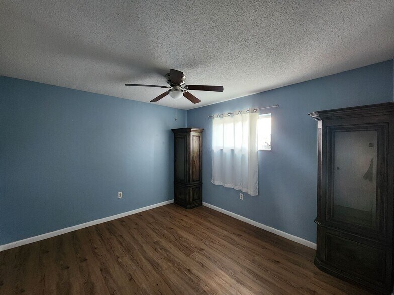 Building Photo - Cozy Condo in a 55+ Community