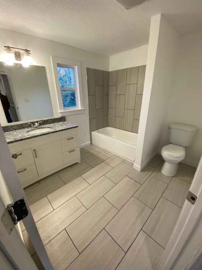 Building Photo - 4041 Euclid Ave