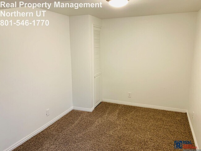 Building Photo - 4 Bedroom 2 Bath Ogden Home Available Now!