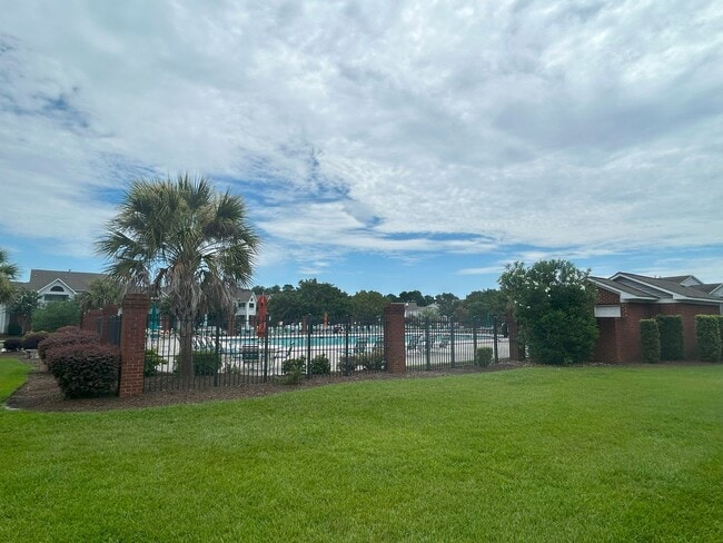 Building Photo - First floor 2 bedroom/2 bathroom condomini...