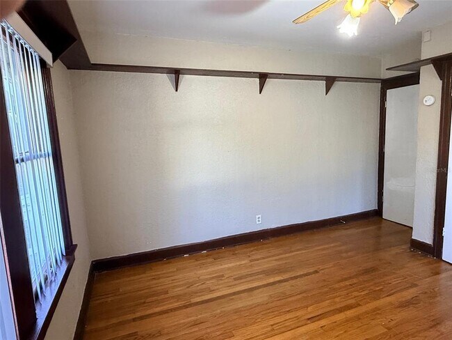 Building Photo - 1908 20th Ave N