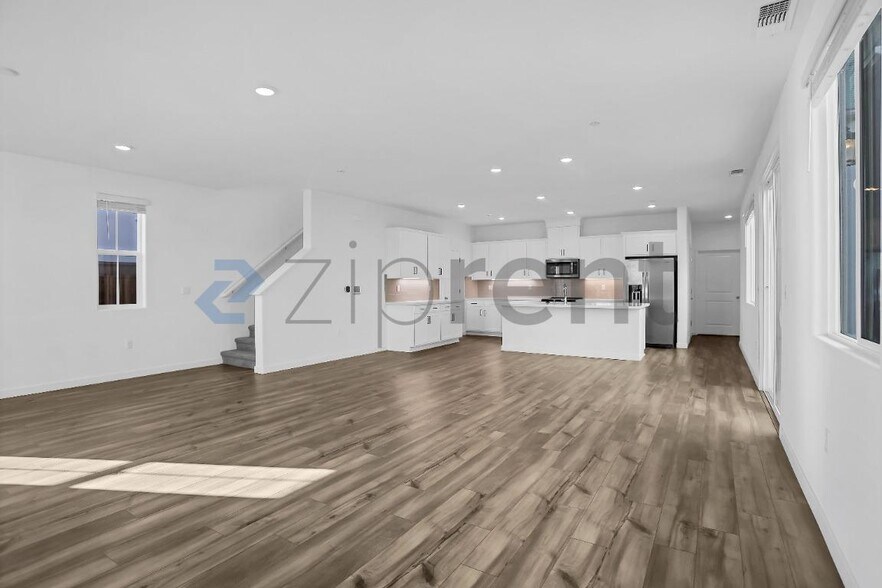 Building Photo - Unit