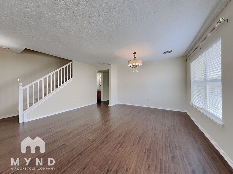 Building Photo - 316 Willow Oak Dr
