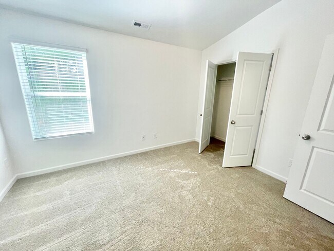 Building Photo - 2 br 2.5 ba townhome, close to I-85, dining and shopping -AVAILABLE January 31st