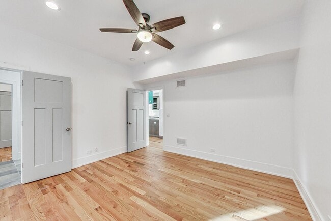 Building Photo - 1245 W Jarvis Ave