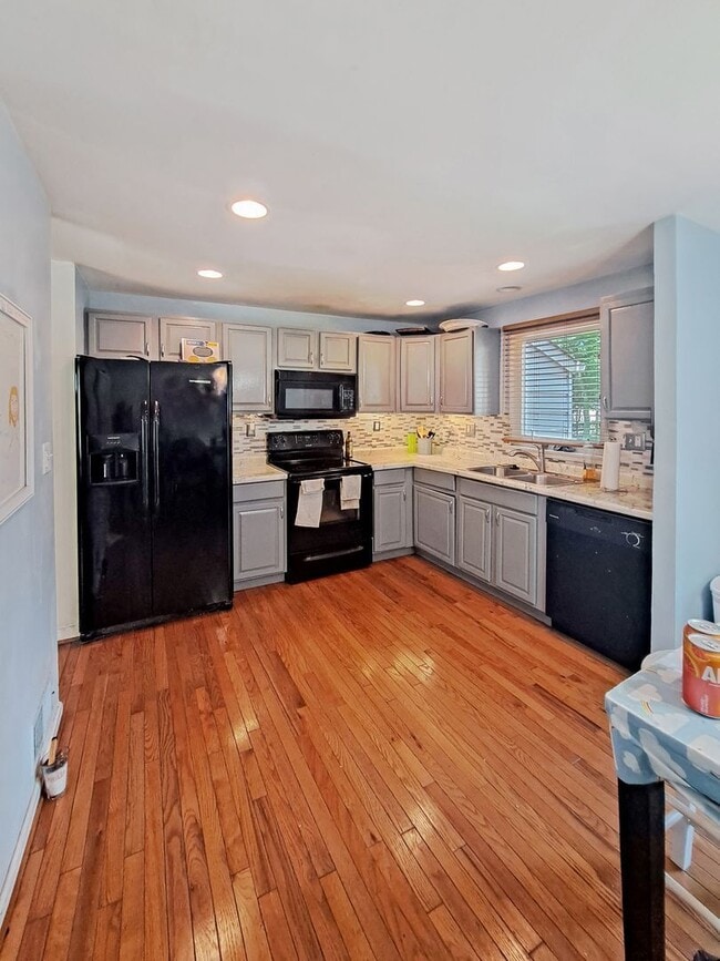 Building Photo - 5209 Vaughan Ct