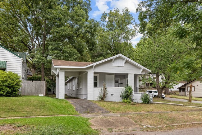 Building Photo - Stunning Newly Remodeled Birmingham Home