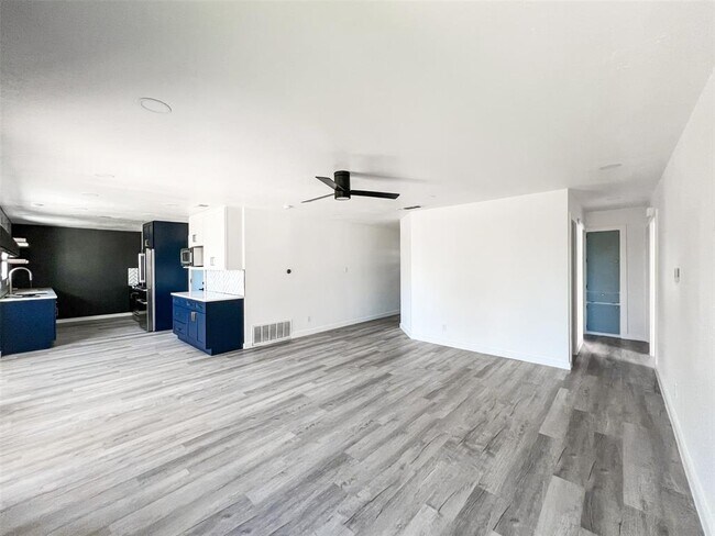 Building Photo - 6203 London Dr