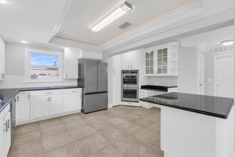 Building Photo - 1180 SW 17th St