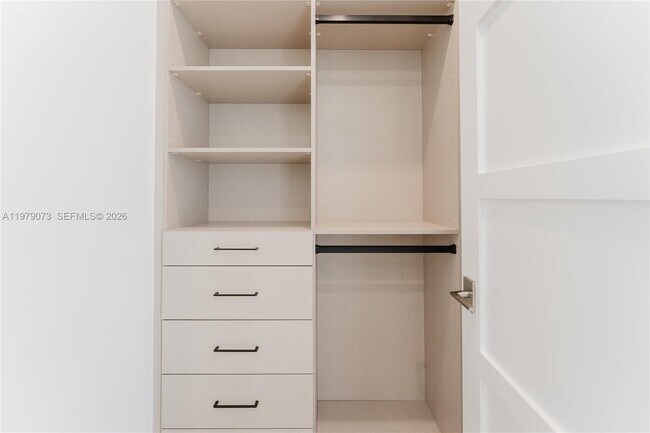 Building Photo - 464 NE 6th St