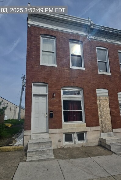 Primary Photo - 209 N Ellwood Ave