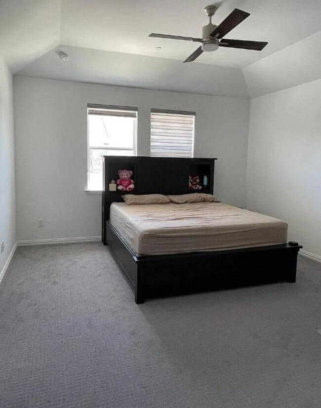 Building Photo - FULLY UPGRADED LUXURY TOWNHOME located in ...