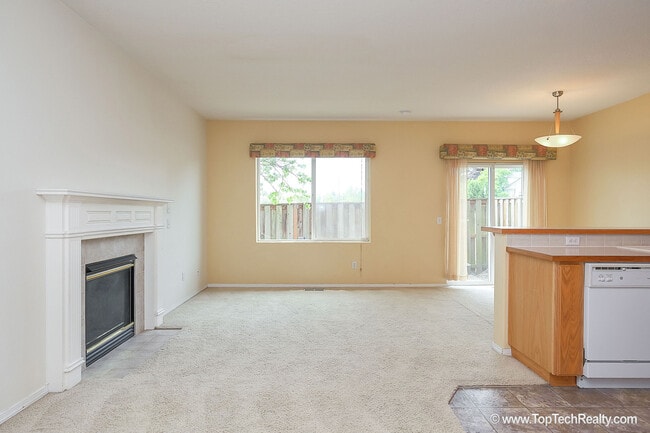 Building Photo - 6554 NE Forest Ln