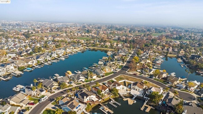 Building Photo - 4730 Spinnaker Way