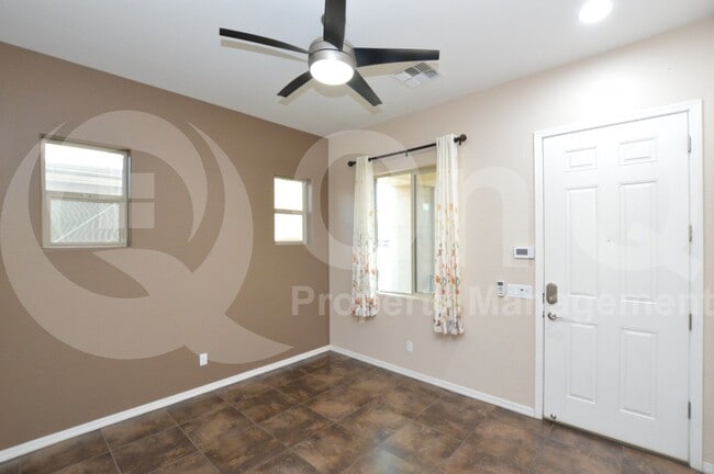 Building Photo - 1522 E Hummingbird Way