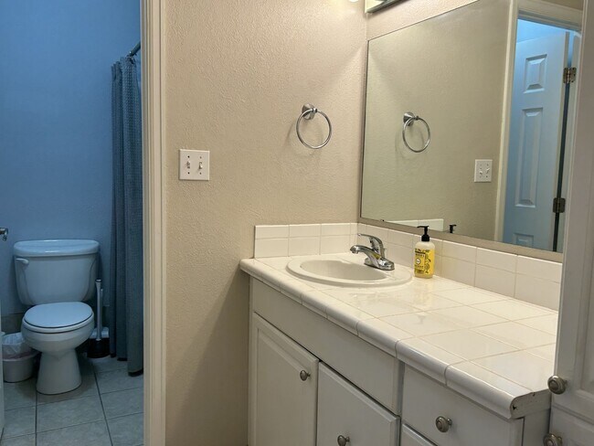 Building Photo - Spacious 2 Bedroom Fort Collins Condo - Available Now