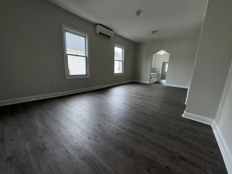 Building Photo - 182 Ashford Ave