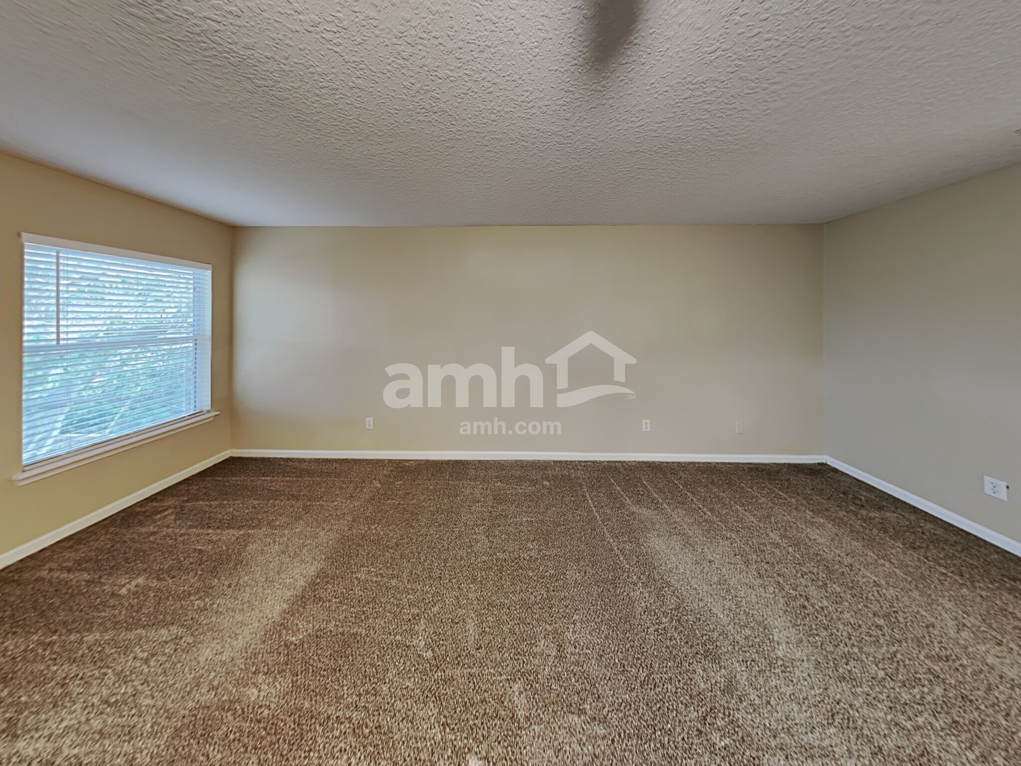 Building Photo - 456 Evergreen Way