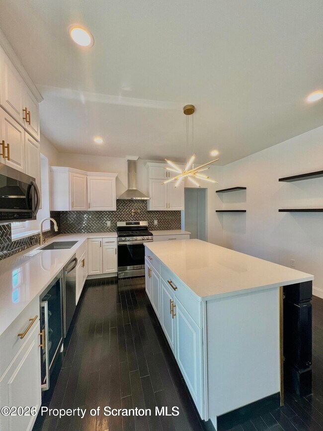 Building Photo - 400 Haven Ln