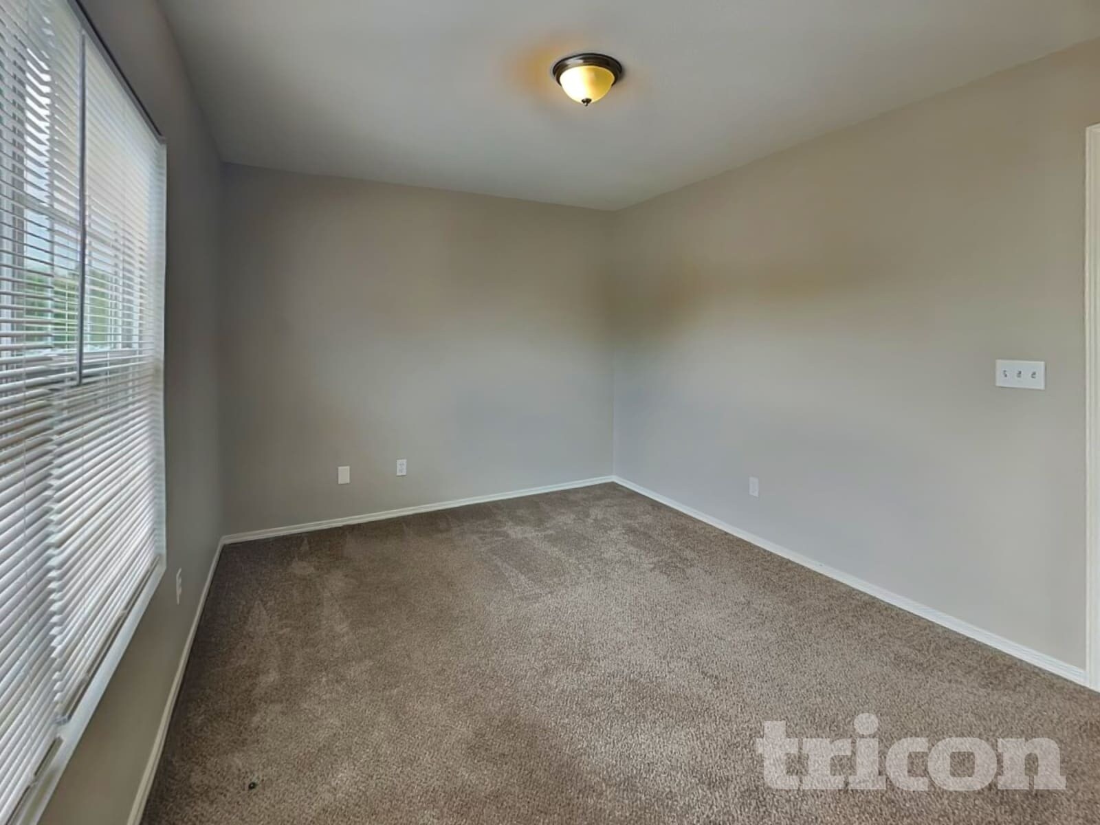 Building Photo - 969 Willow Creek Dr