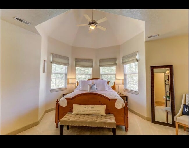 Building Photo - 1294 E Winding Creek Dr