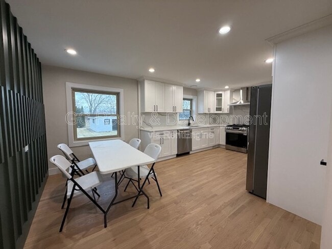 Building Photo - 465 Alexander Blvd