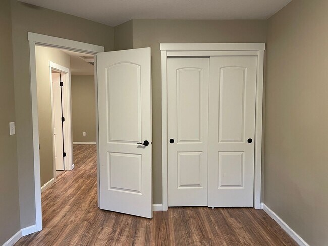 Building Photo - Spacious 3 Bedroom Home with Fenced Yard, Patio, and 2-Car Garage Near Mill Plain.