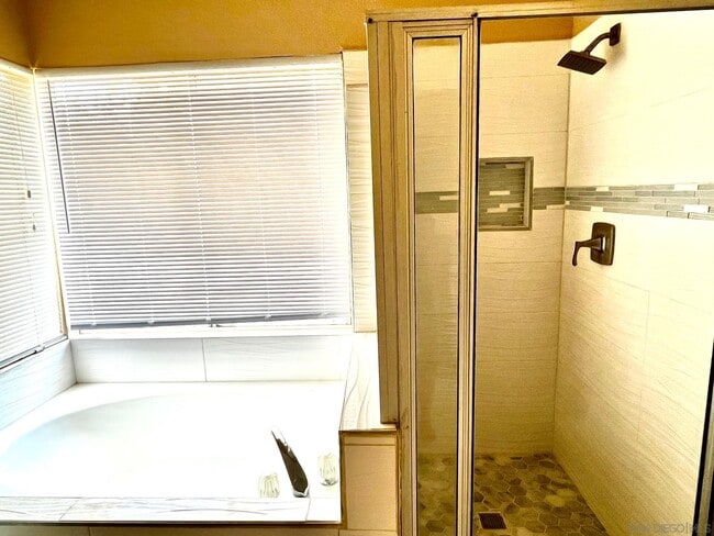Building Photo - 1370 Montego Ct
