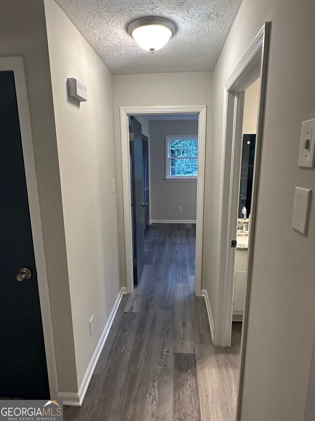 Building Photo - 6322 W Fayetteville Rd