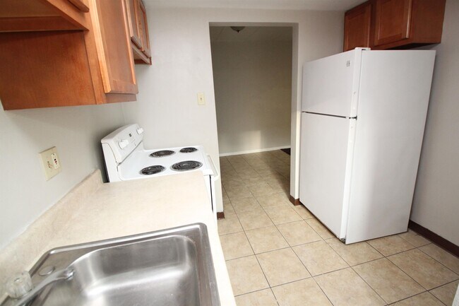 Interior Photo - SHILOH AVENUE -- 148