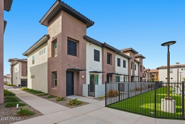 Building Photo - 7959 N 53rd Ave