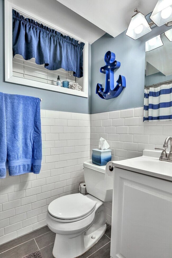 Building Photo - 16624 Elm Dr