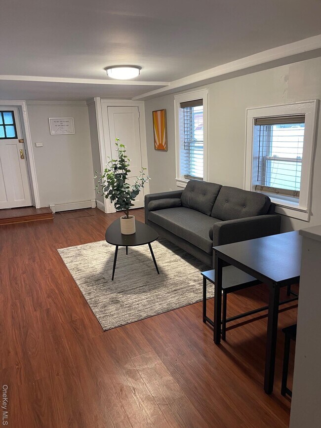 Building Photo - 32 Kentucky St