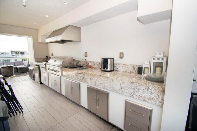 Building Photo - 6320 NW 104th Path