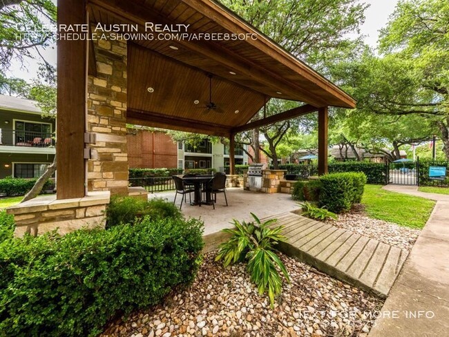 Building Photo - Arboretum Oaks