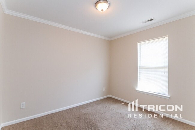 Building Photo - 6724 Commack Dr
