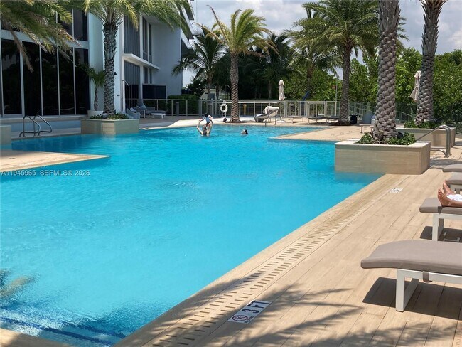 Building Photo - 16385 Biscayne Blvd