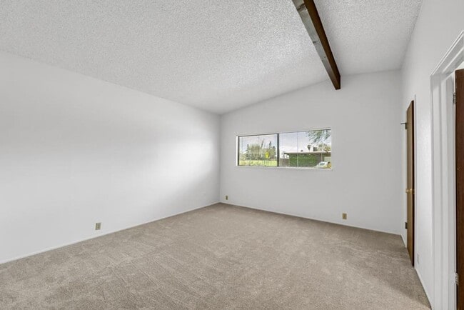 Building Photo - Affordable 2bed/2bath in South Woodland