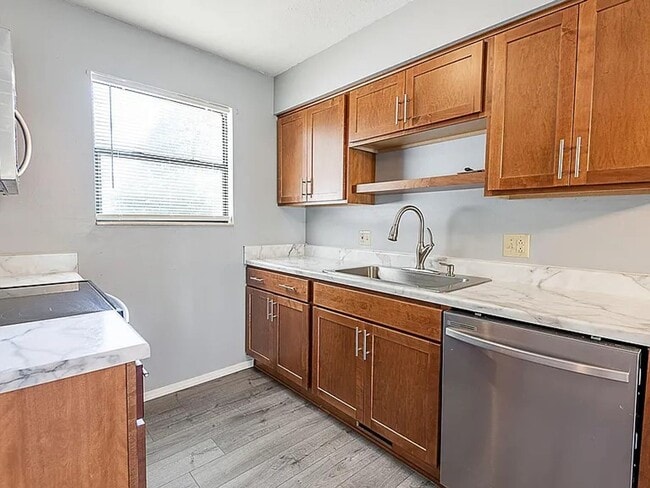 Building Photo - 3 Bed 2 Bath 2 Car Garage 1/2 off 1st Months Rent