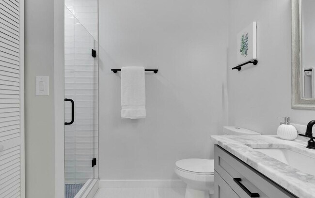 Building Photo - 210 Varnum St NW