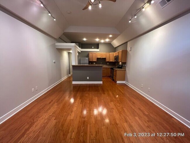 Building Photo - Short North 1 BR Brownstone
