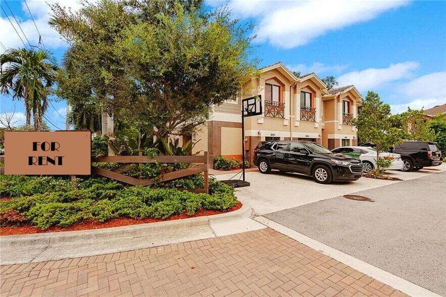 Primary Photo - 6321 S Station Sq