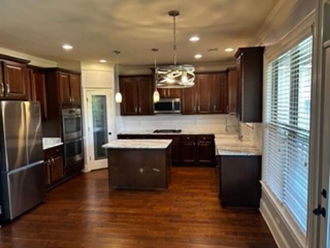 Building Photo - Spacious 5BR/4BA Home in Desirable Lexington Neighborhood – Bright Layout, Great Storage & Prime ...