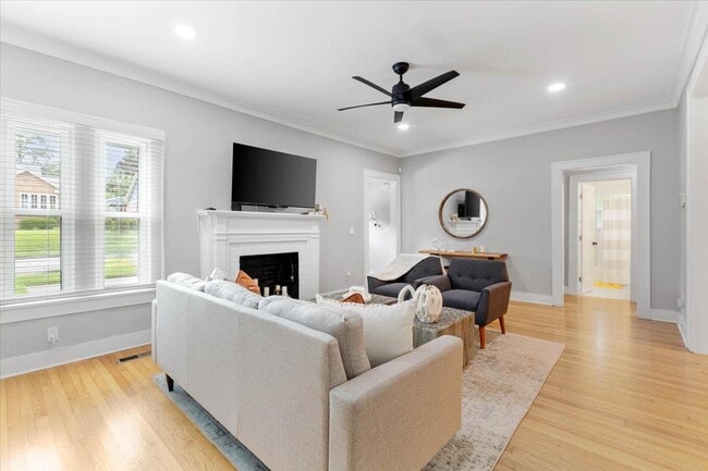 Building Photo - 420 E 6th Ave