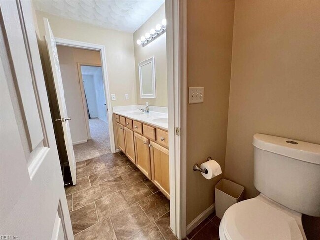 Building Photo - 1812 Kempsville Crossing Ln