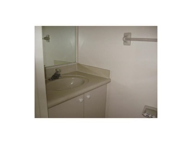 Building Photo - 15750 SW 92nd Ave