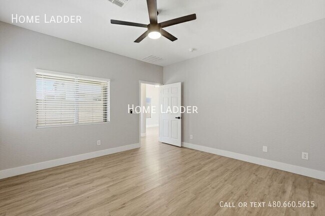 Building Photo - 2576 W Preserve Way